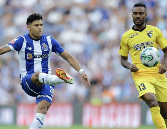 Sporting vence o Arouca em Alvalade em jogo com duas expulsões