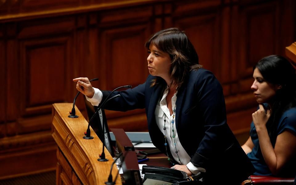 Catarina Martins pede for a da esquerda para abanar o barco