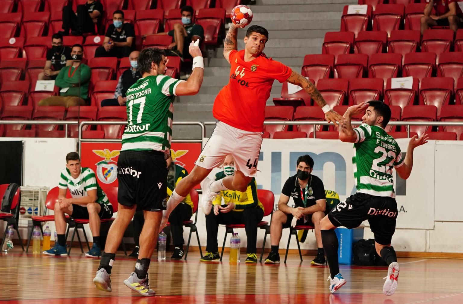 Andebol Benfica Vence Sporting E Está Na Final Da Taça De Portugal 