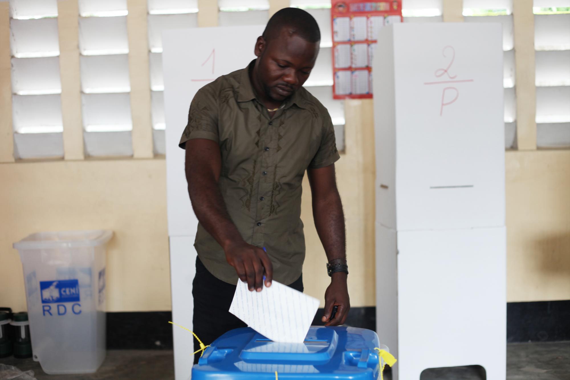 Mpla Lidera Contagem De Votos Em Angola Unita Contesta 